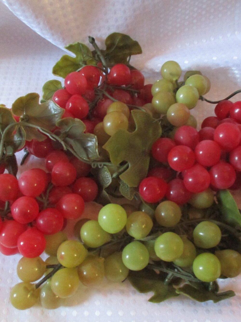 Vintage Lot of 5 Bunches of Rubber Faux Grapes (2 Green, 3 Red) 7" Long